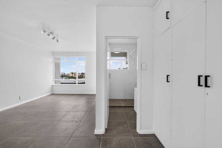 To Let 1 Bedroom Property for Rent in Sea Point Western Cape